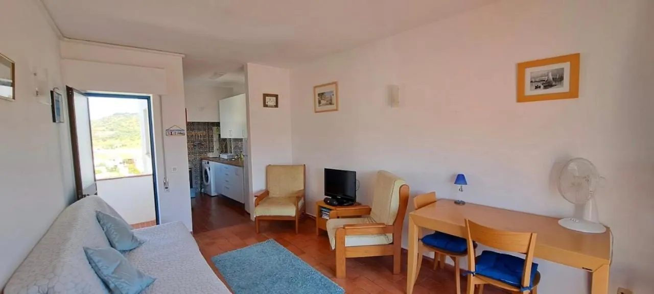 Seaview Apartment 100M From Beach Luz 0*,  ポルトガル